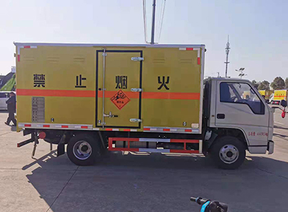 九所镇爆破器材运输车工人安全操作规范与智能技术保障